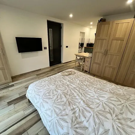 Au Fil De L'eau Apartment *